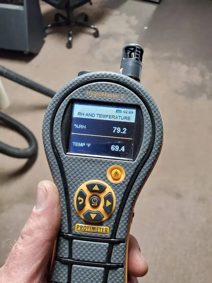 Moisture meter humidity assessment for Mold Remediation & Removal in Paris